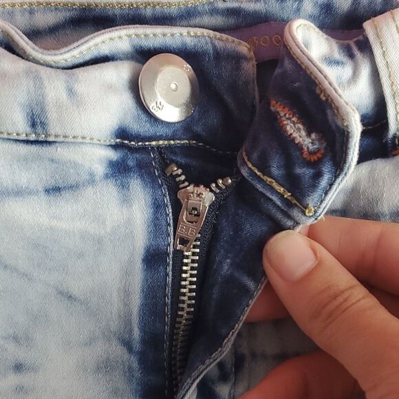 Acid Washed Distressed Shorts - Picture 2 of 6